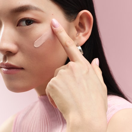 冬蟲夏草精華亮膚持妝乳 SPF 24 PA++